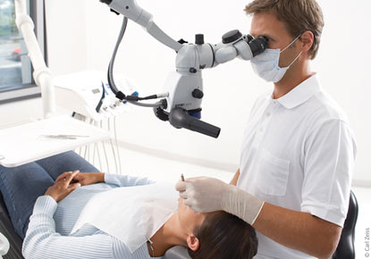 How An Expert Dentist Performs Root Canal Treatment